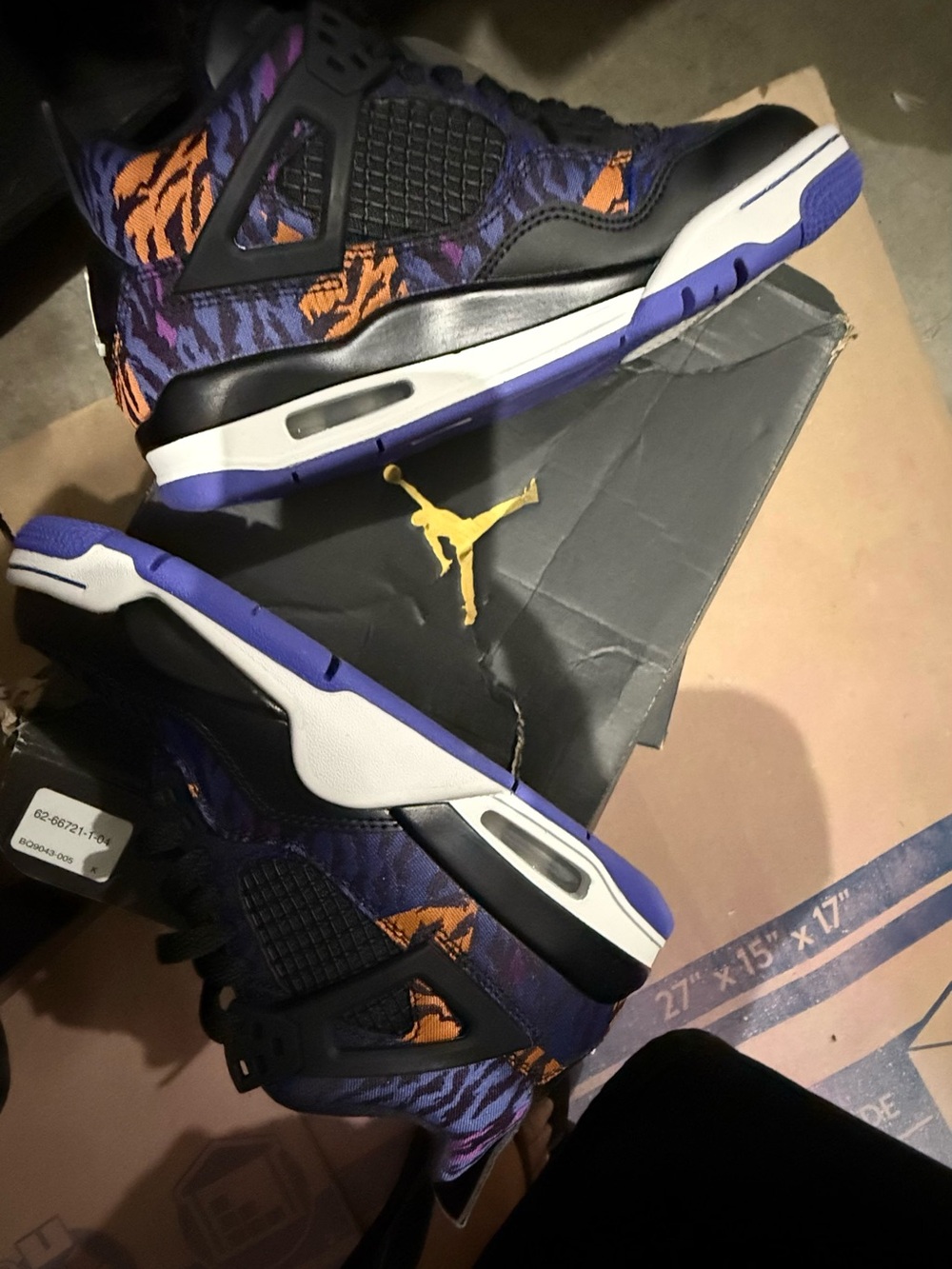 Jordan Air Jordan 4 Retro SE Black/White with Rush Violet Accents